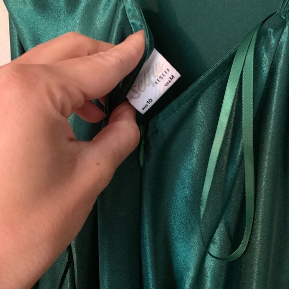 Green, silk-style dress worn once excellent condition perfect for wedding season - Picture 4 of 4